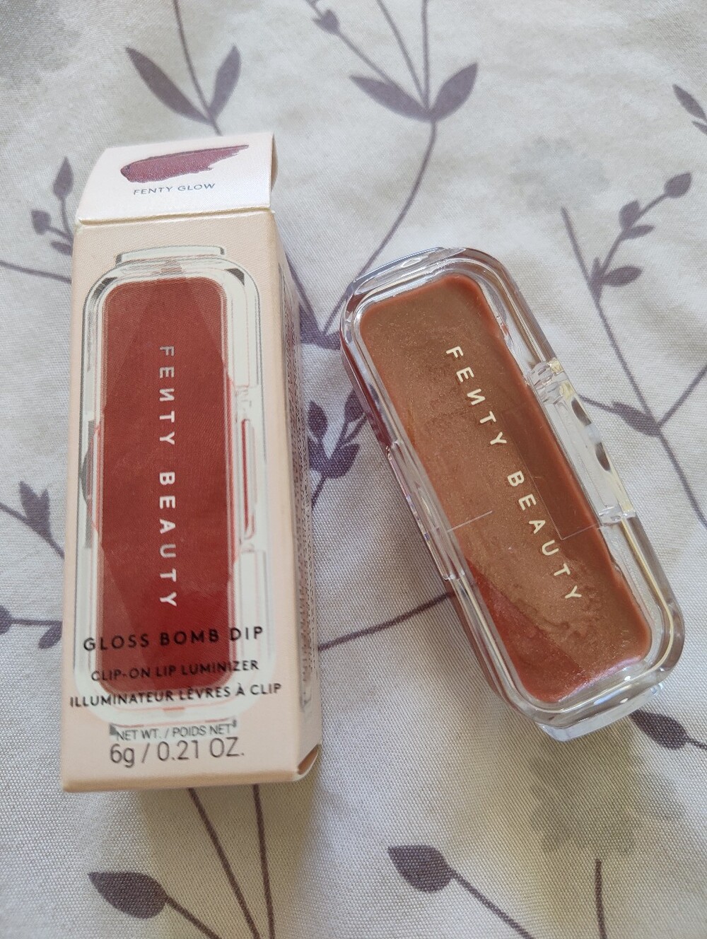 Fenty Beauty by Rhinna Gloss Bomb Dip Clip-On Luminizer In: Fenty Glow Full Size